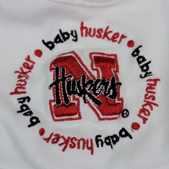 Nebraska Cornhuskers Bib Huskers‎ White Red Black Embroidered NCAA Infant Baby - Picture 2 of 4
